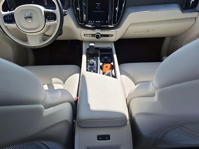 2025 Volvo XC60 B5 AWD Plus