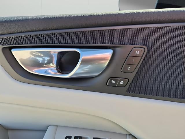 2025 Volvo XC60 B5 AWD Plus