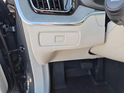 2025 Volvo XC60 B5 AWD Plus