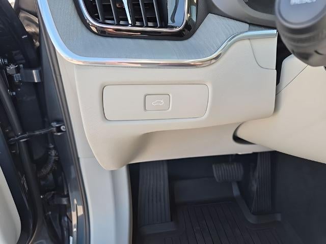 2025 Volvo XC60 B5 AWD Plus