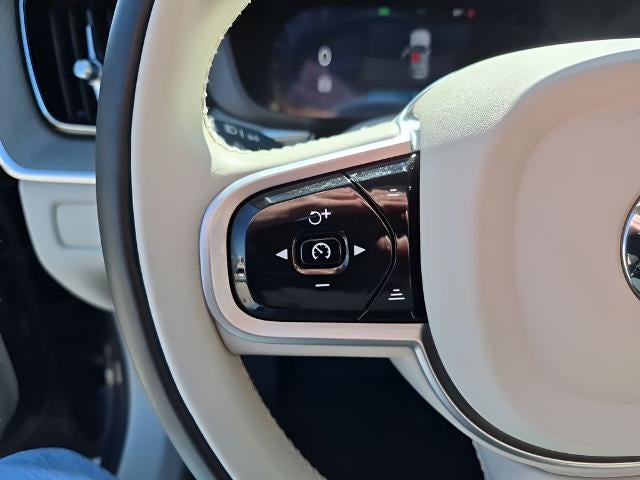 2025 Volvo XC60 B5 AWD Plus