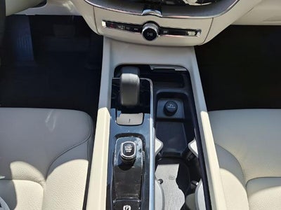 2025 Volvo XC60 B5 AWD Plus