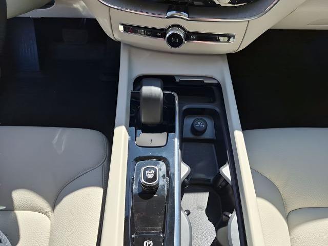 2025 Volvo XC60 B5 AWD Plus