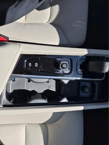 2025 Volvo XC60 B5 AWD Plus