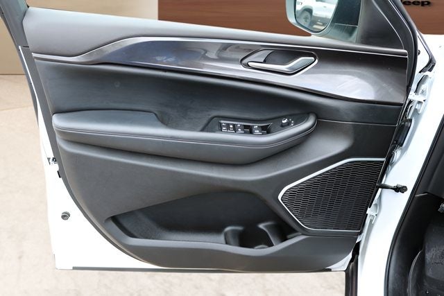 2022 Jeep Grand Cherokee L Laredo