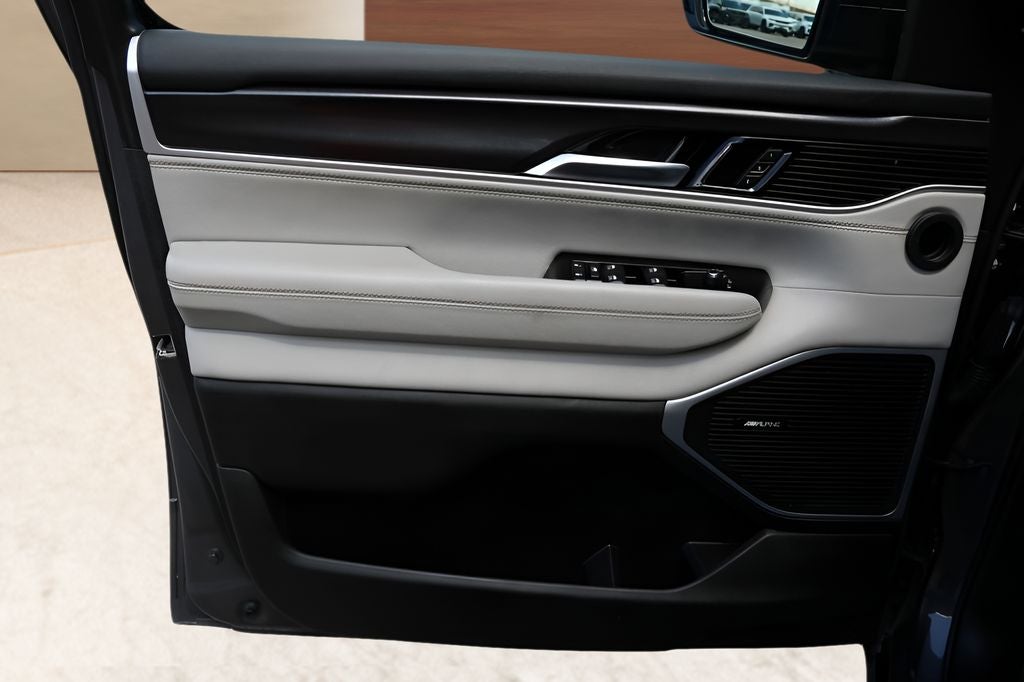 2024 Jeep Wagoneer Base