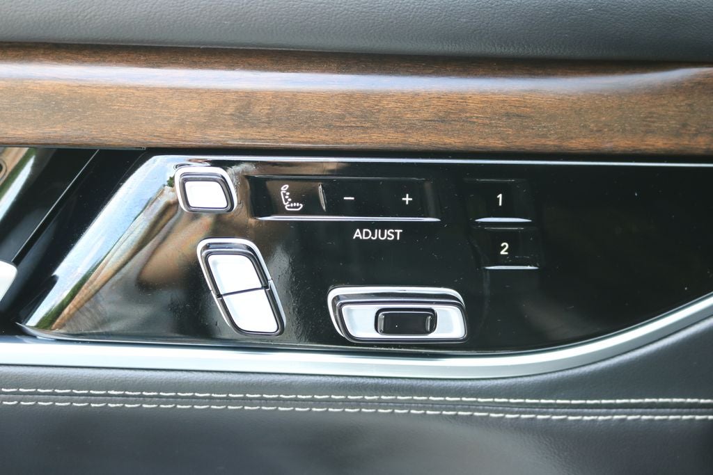 2025 Jeep Grand Wagoneer Base