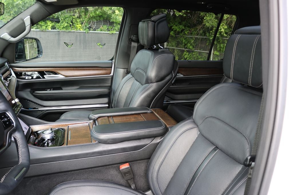 2025 Jeep Grand Wagoneer Base