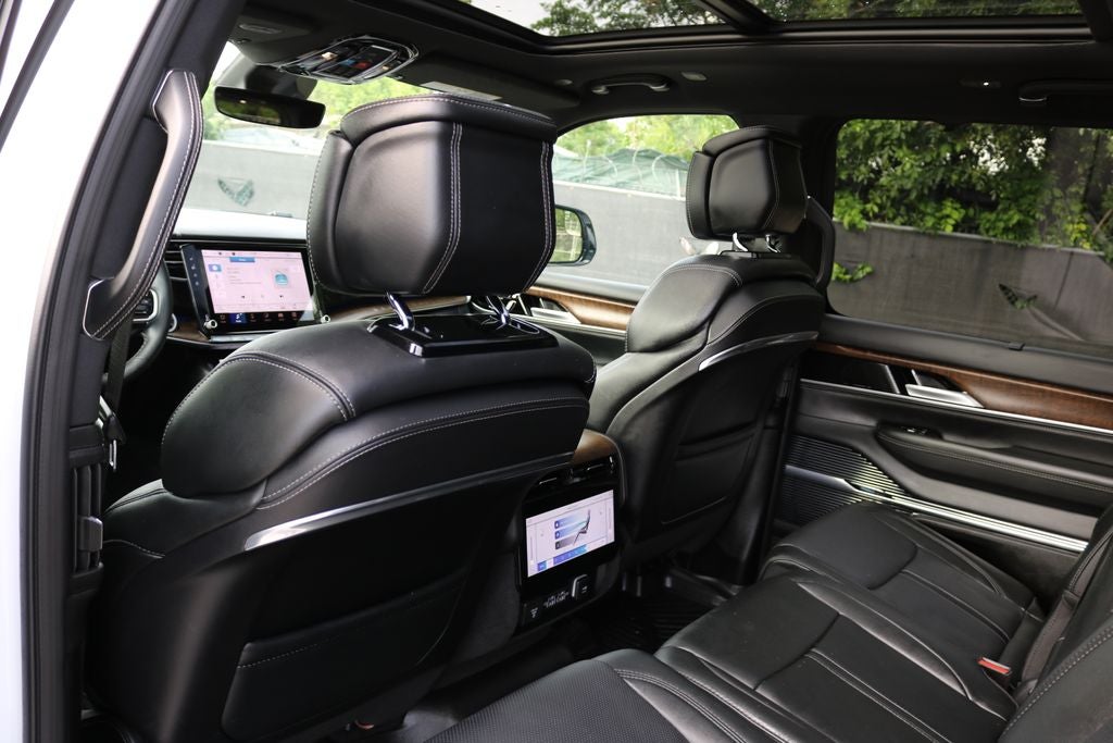 2025 Jeep Grand Wagoneer Base