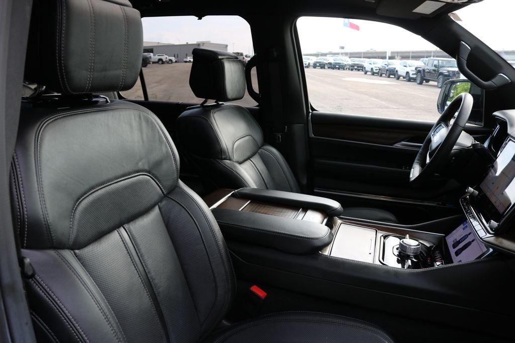 2025 Jeep Grand Wagoneer Base