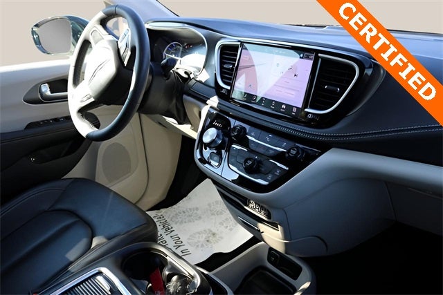 2024 Chrysler Pacifica Hybrid Select