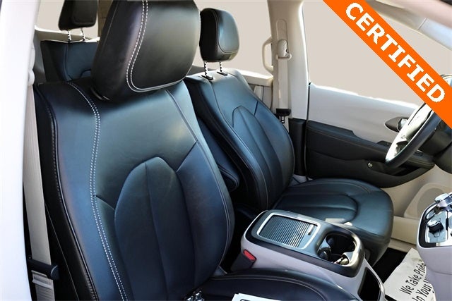 2024 Chrysler Pacifica Hybrid Select