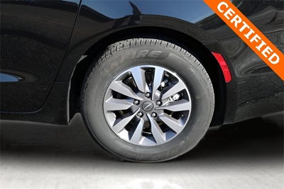 2024 Chrysler Pacifica Hybrid Select