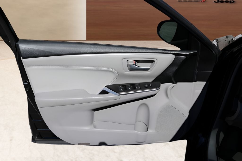 2017 Toyota Camry Hybrid XLE