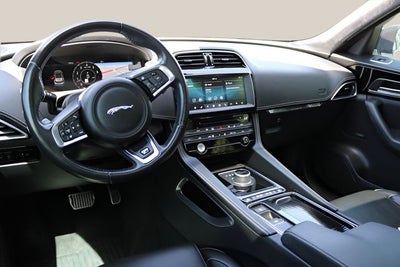 2019 Jaguar F-PACE 30t R-Sport