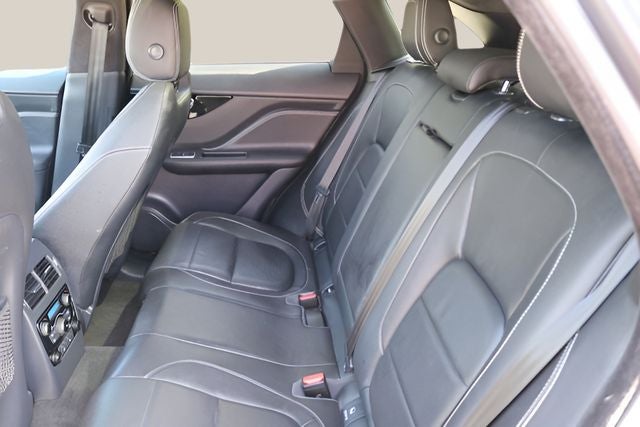 2019 Jaguar F-PACE 30t R-Sport