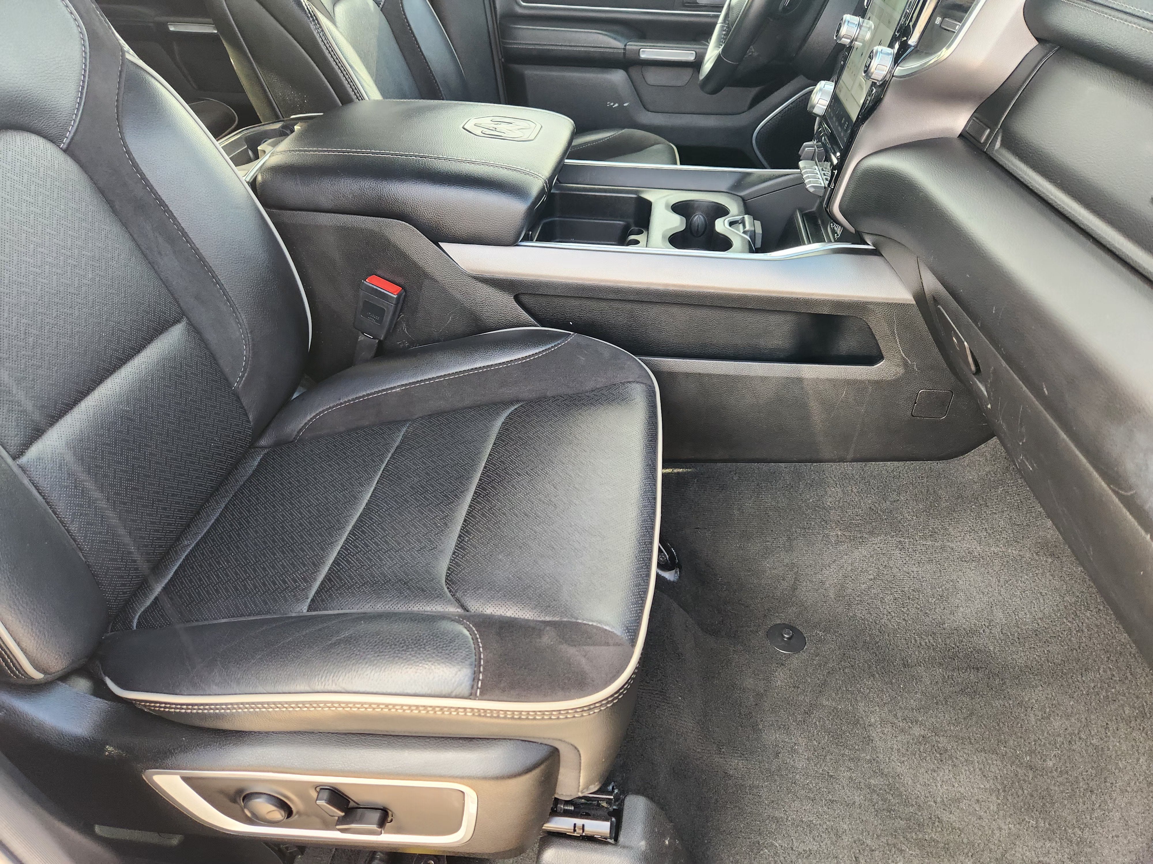 2023 RAM 1500 Laramie Crew Cab 4x4 5'7" Box