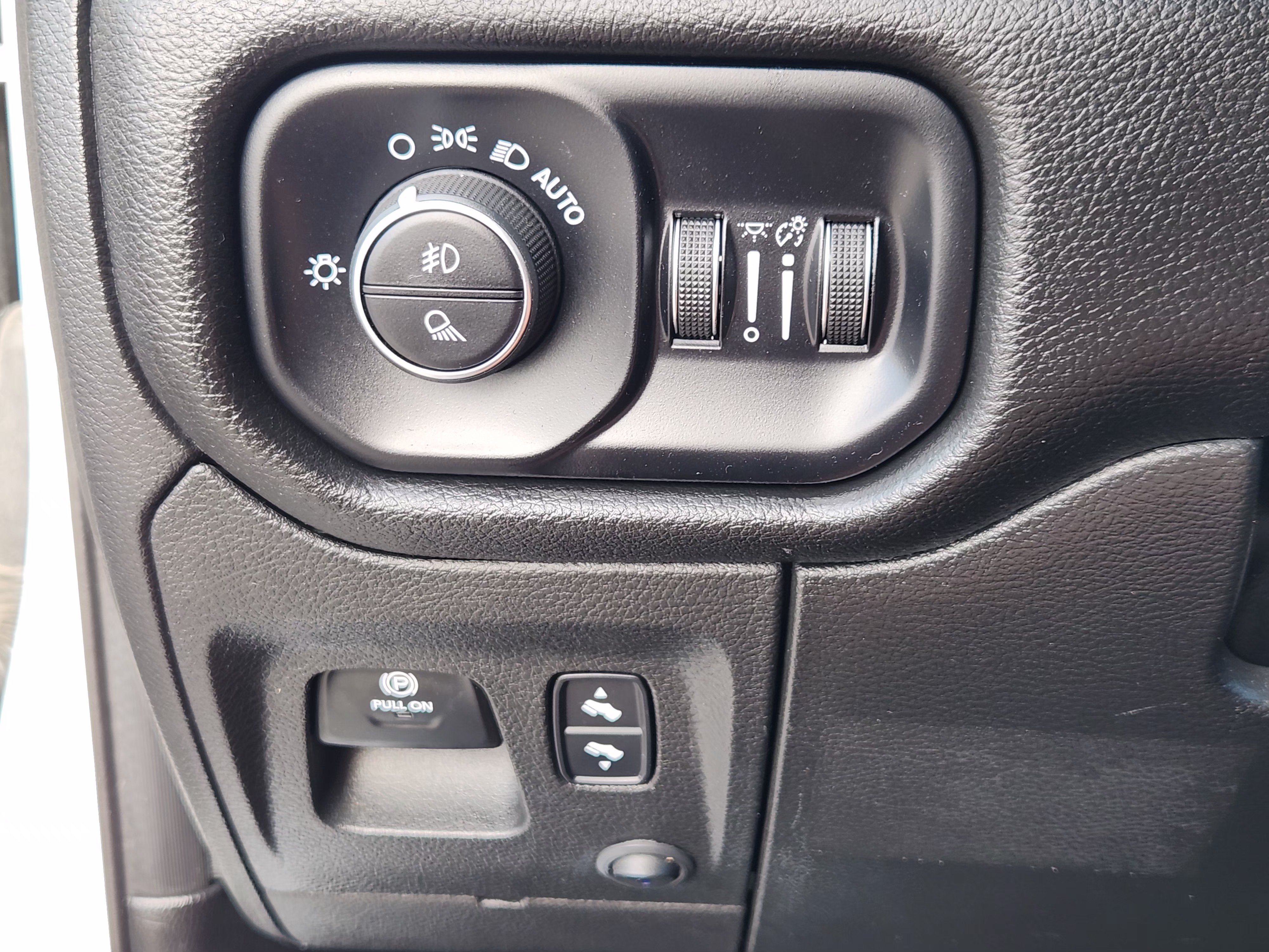 2023 RAM 1500 Laramie Crew Cab 4x4 5'7" Box