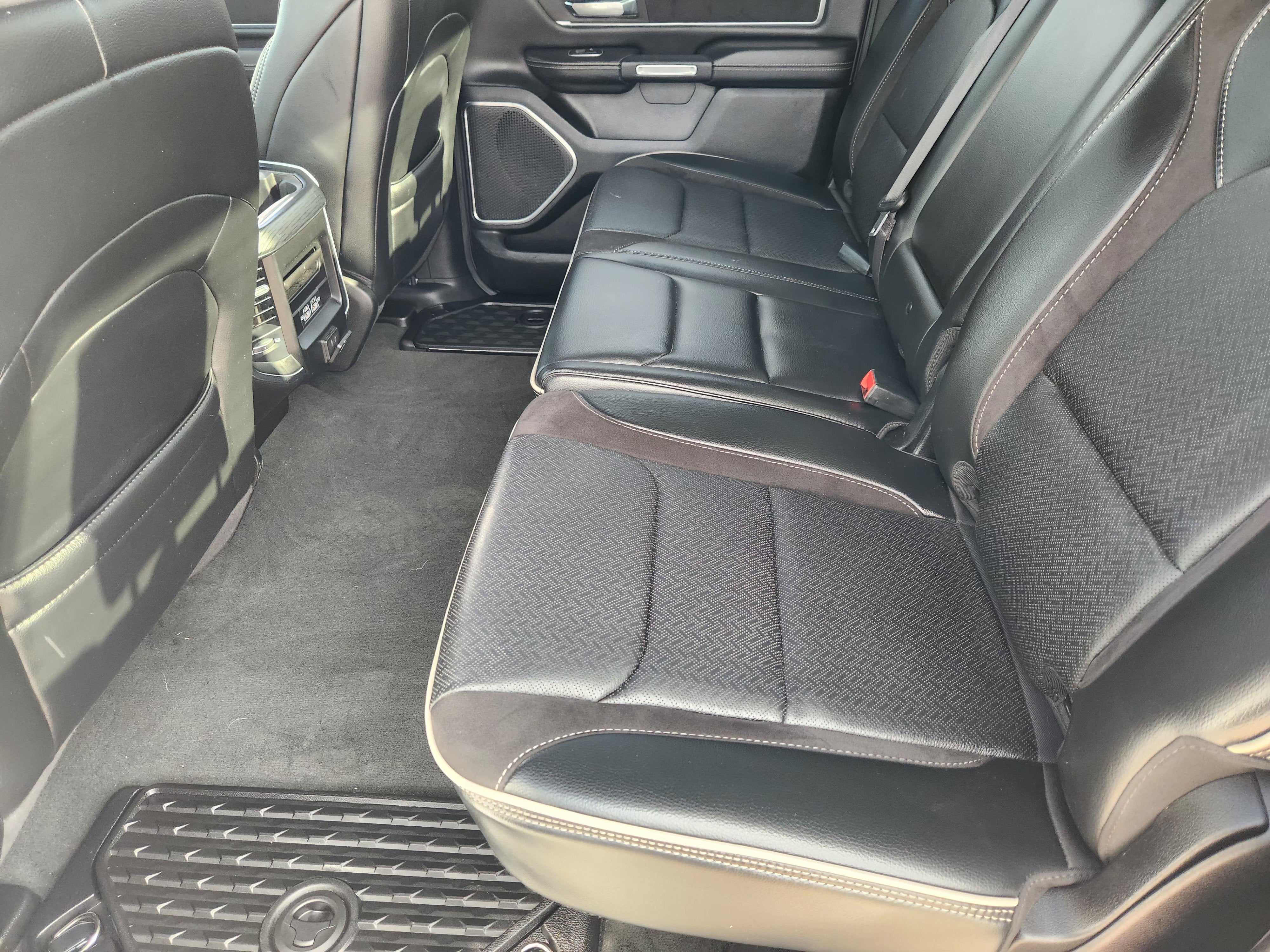 2023 RAM 1500 Laramie Crew Cab 4x4 5'7" Box