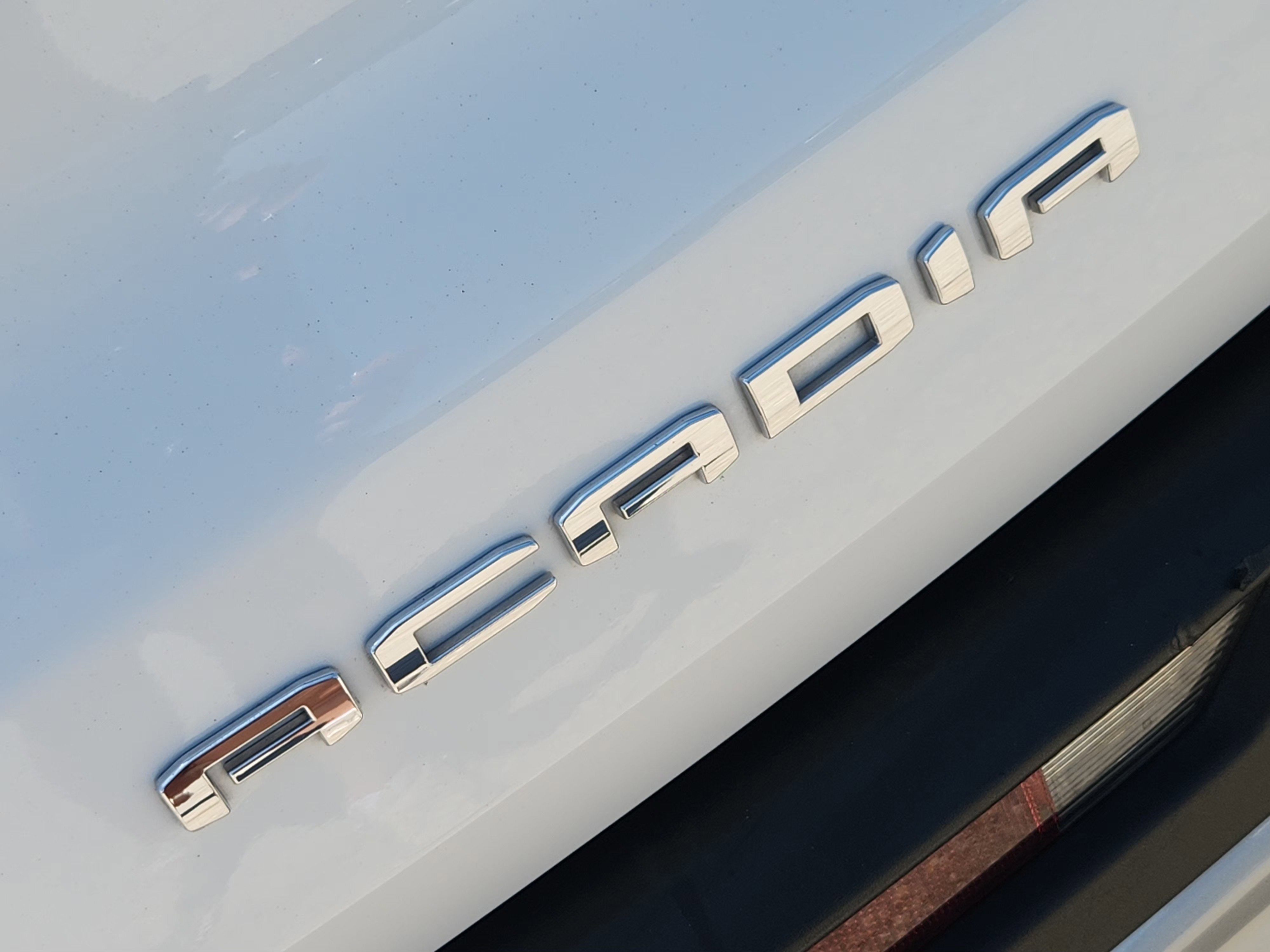 2024 GMC Acadia Elevation