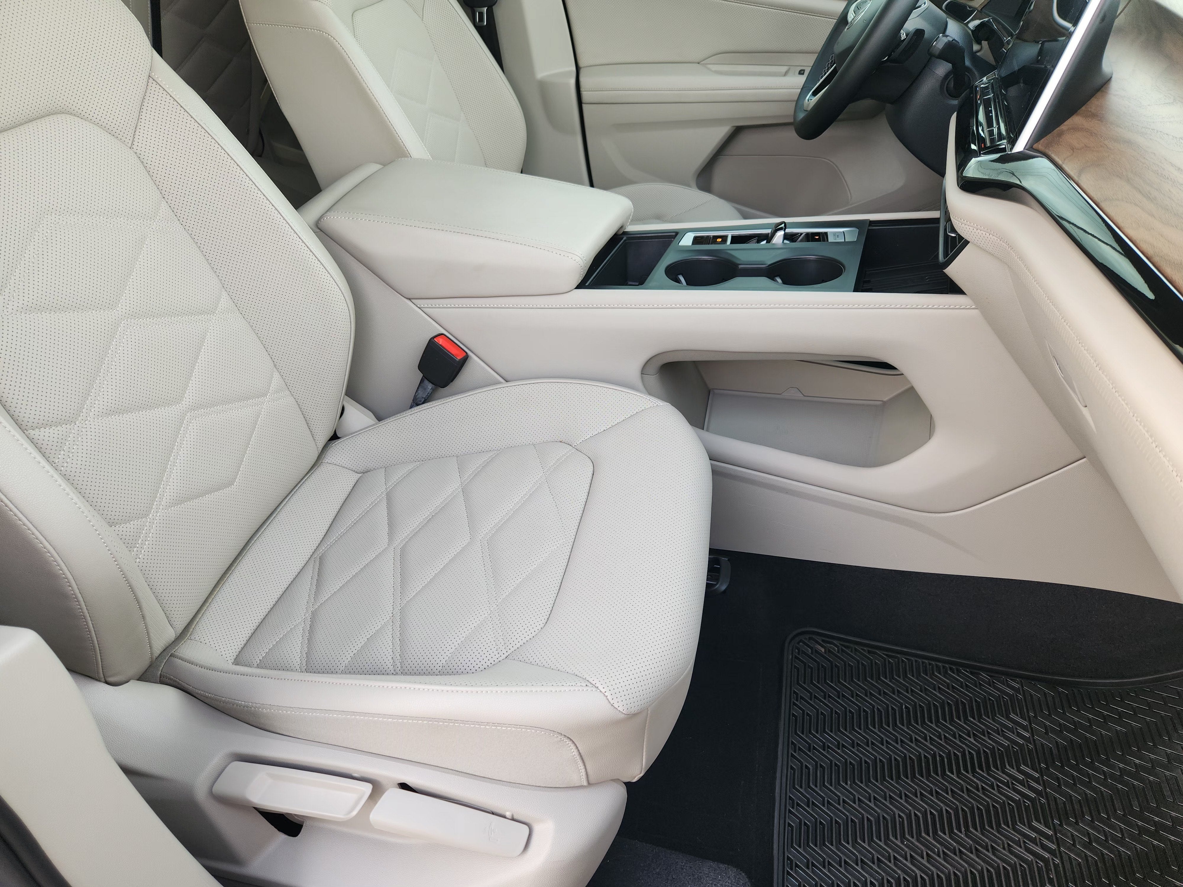2025 Volkswagen Atlas 2.0T SE