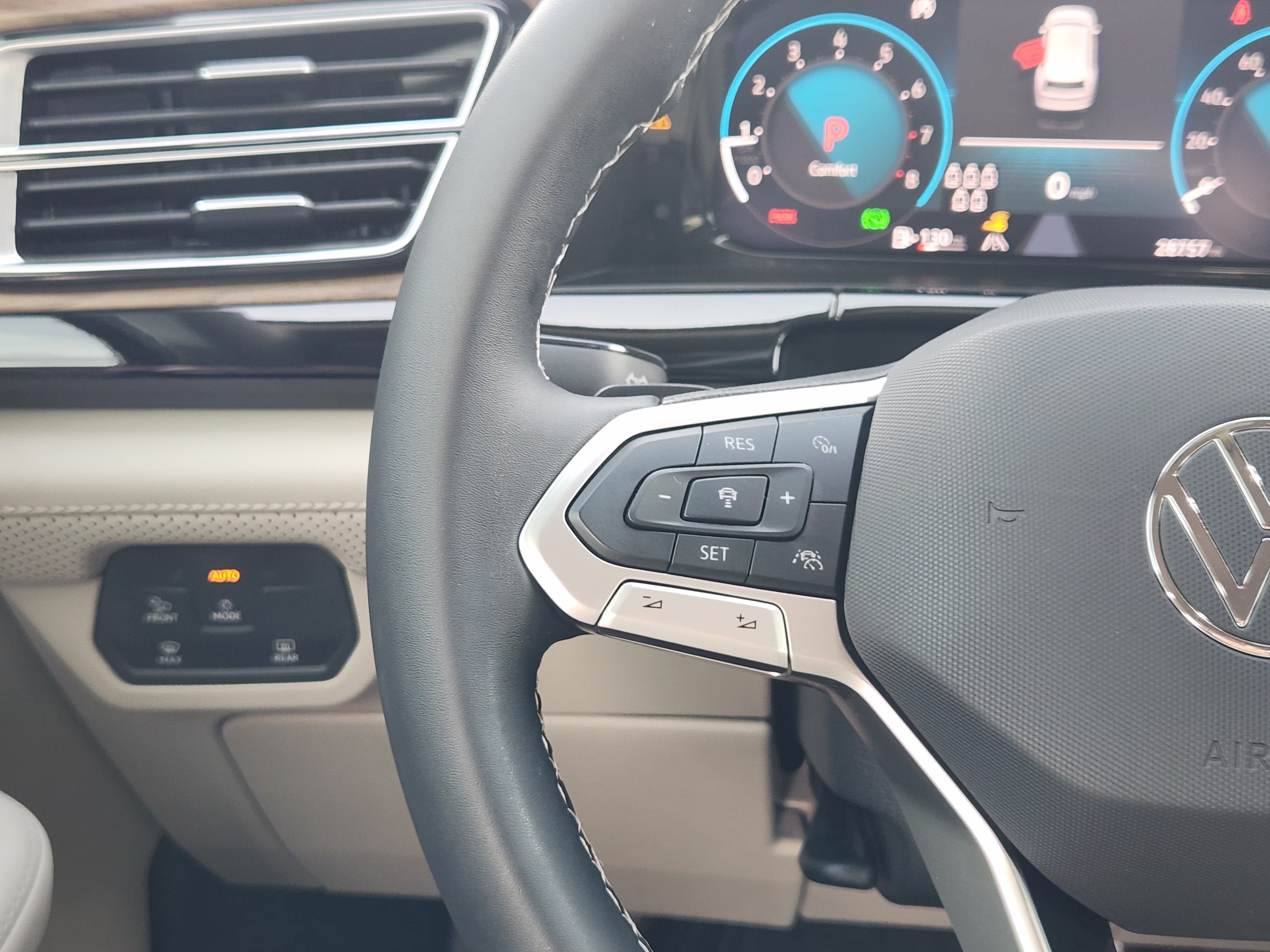 2025 Volkswagen Atlas 2.0T SE