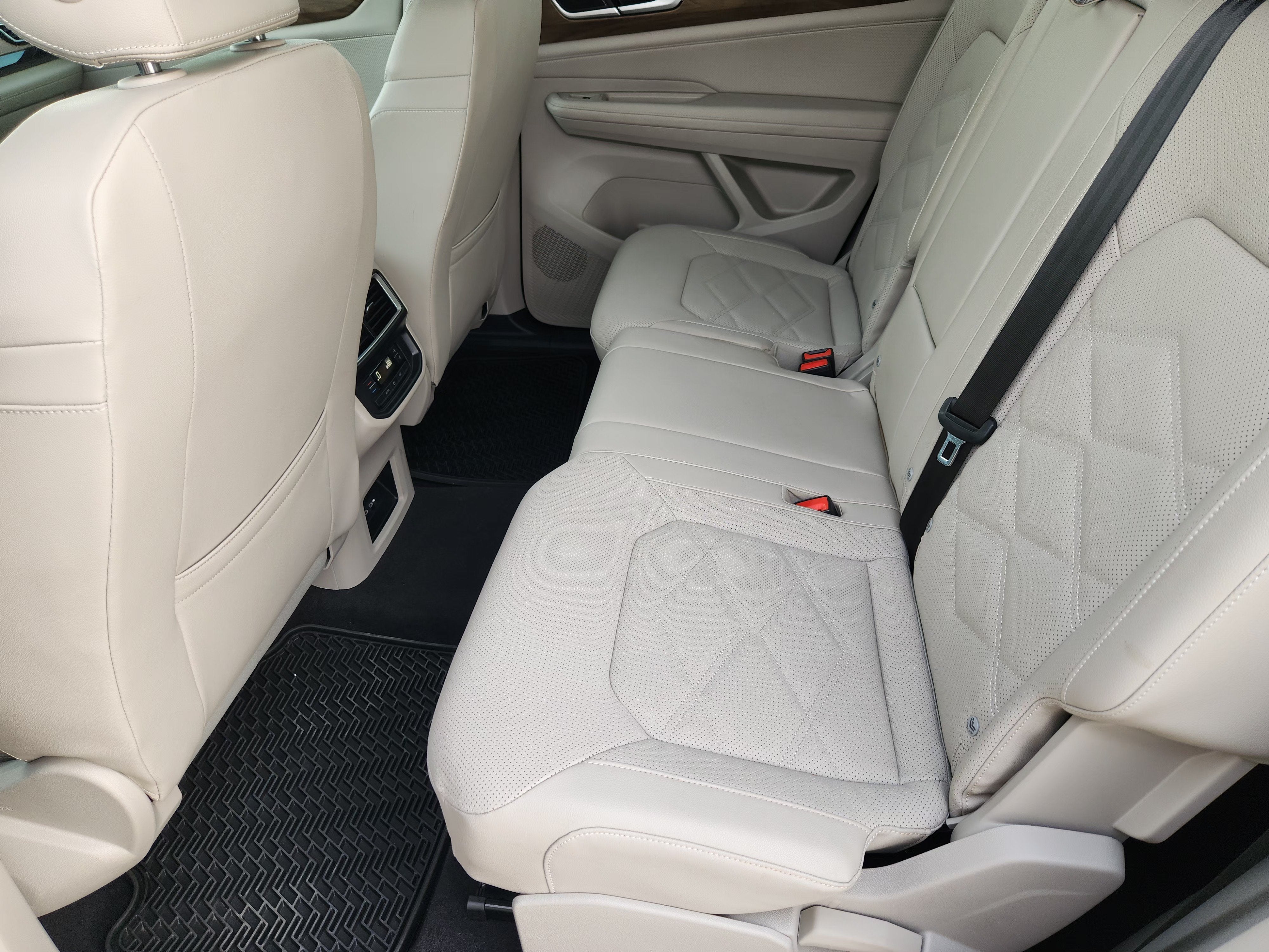 2025 Volkswagen Atlas 2.0T SE