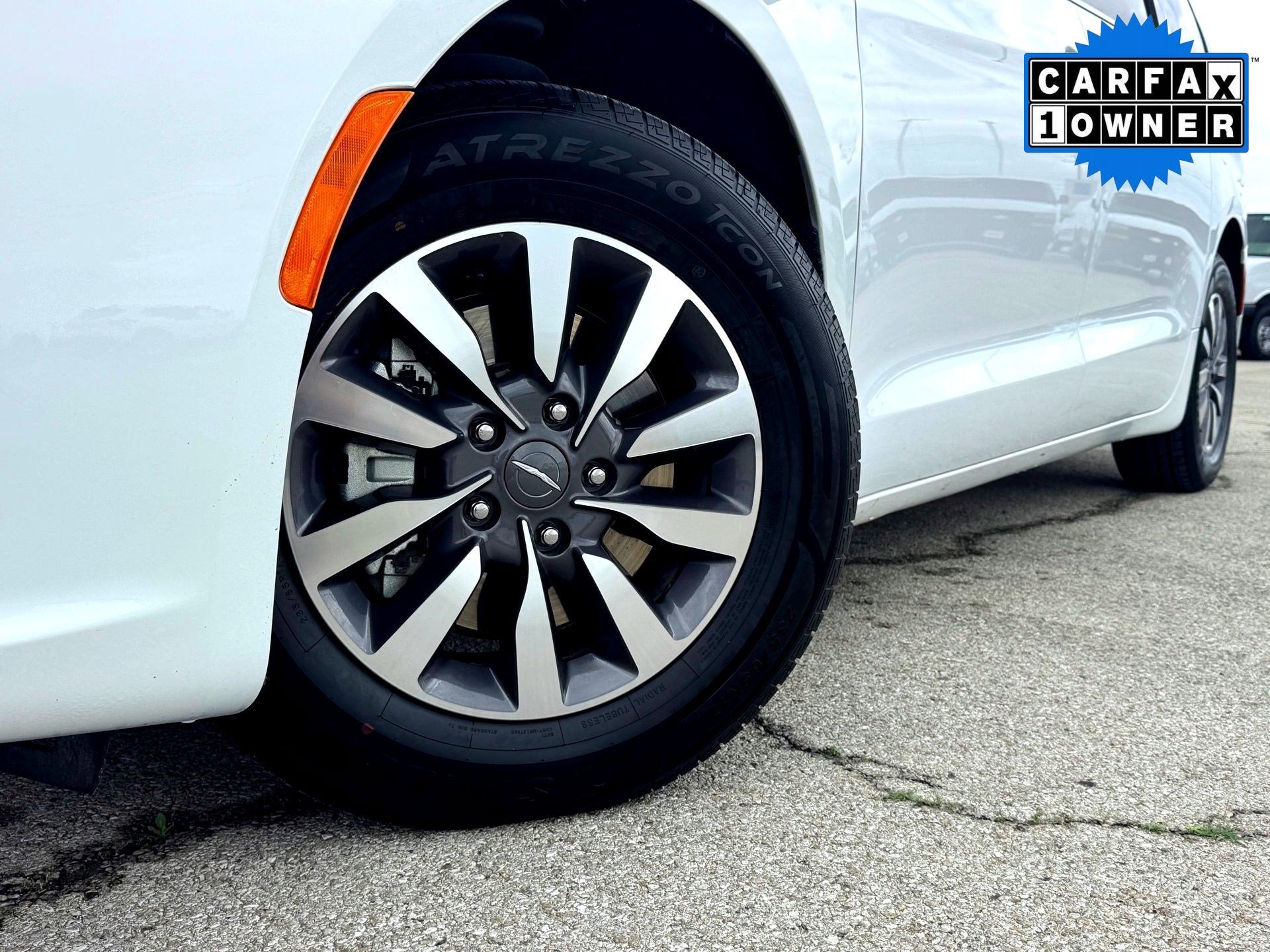 2024 Chrysler Pacifica Hybrid Select