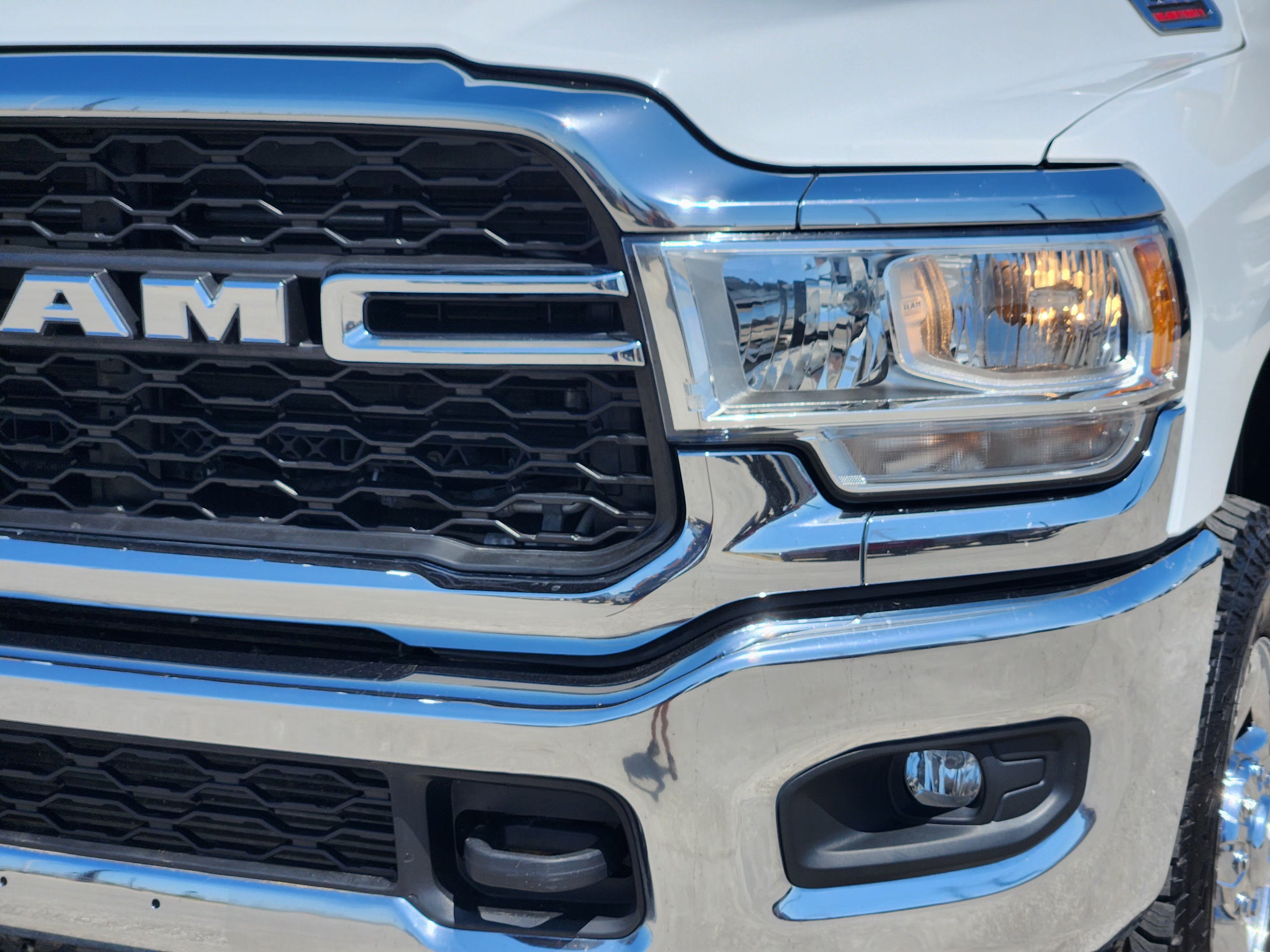 2023 RAM 2500 Tradesman Crew Cab 4x4 6'4" Box