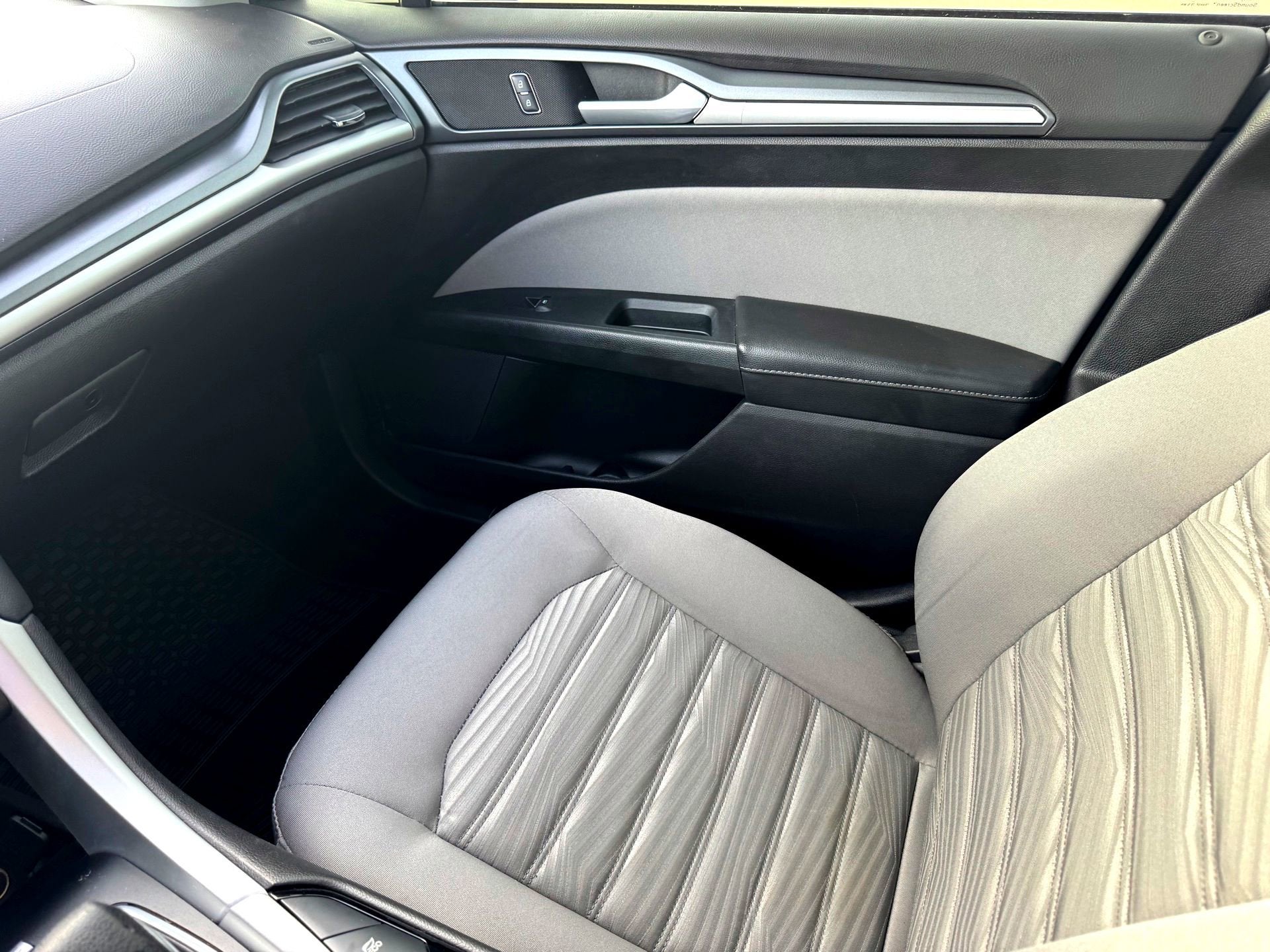 2016 Ford Fusion S Hybrid