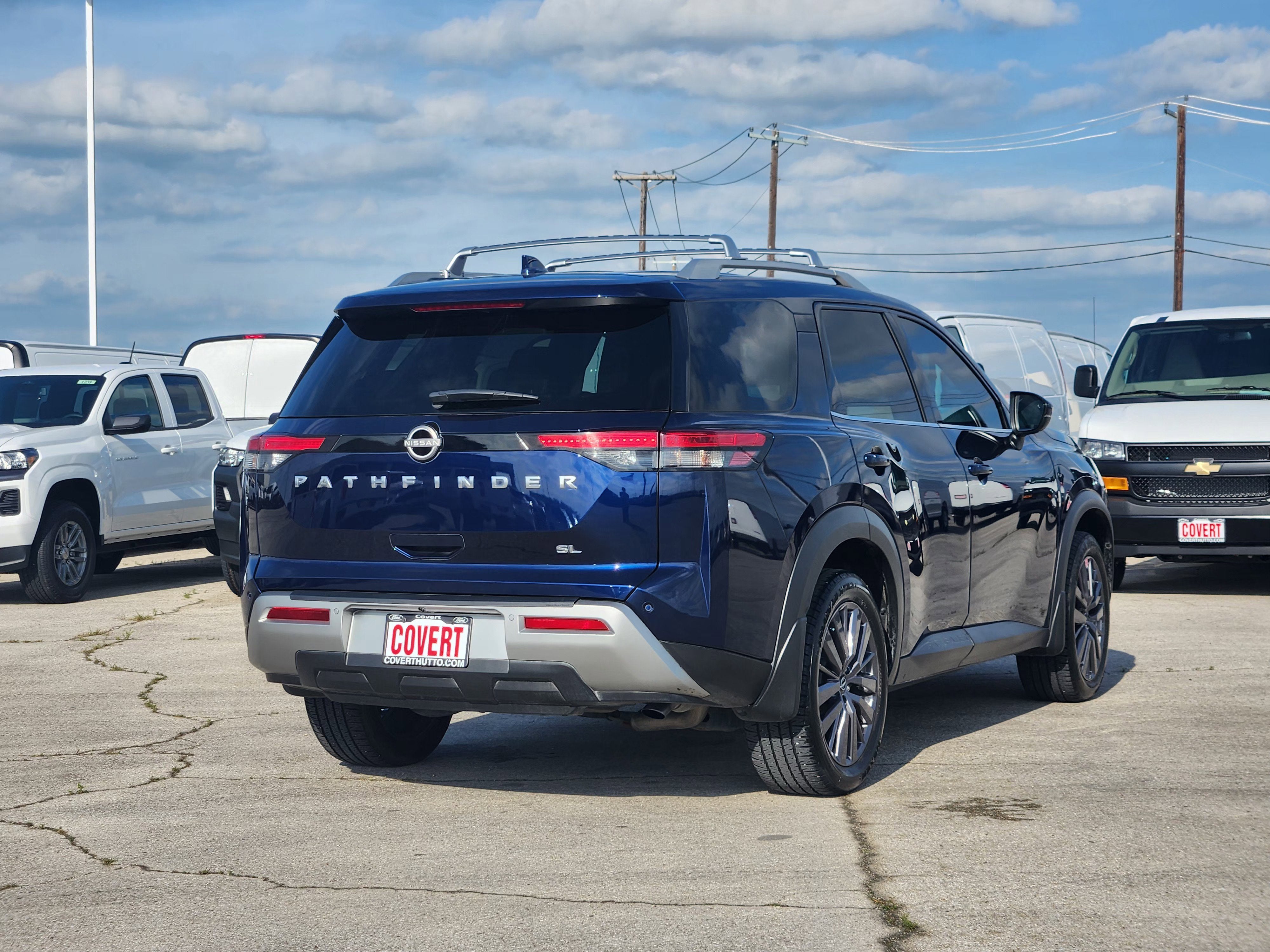2022 Nissan Pathfinder SL