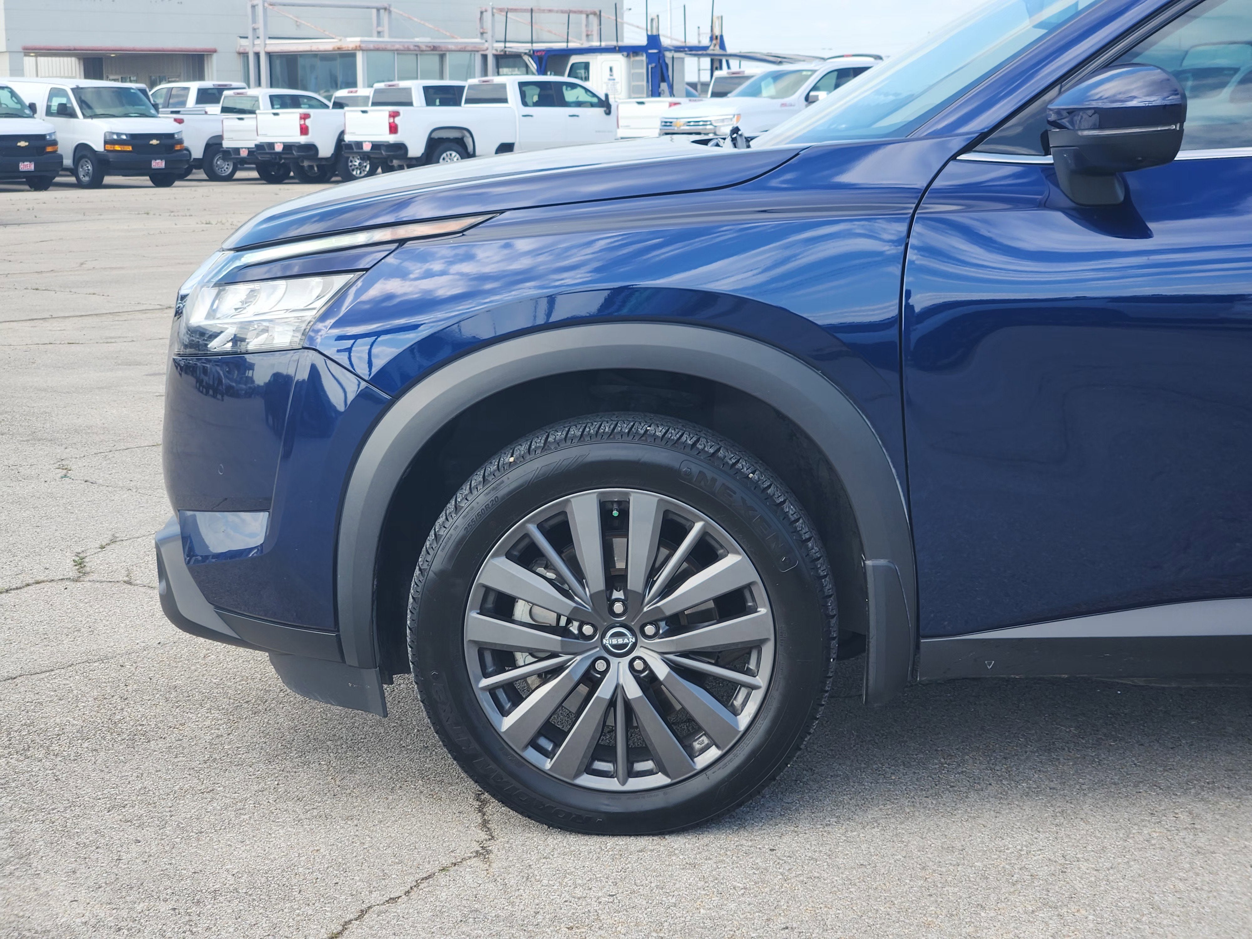 2022 Nissan Pathfinder SL