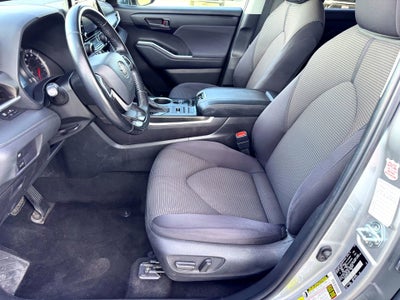 2022 Toyota Highlander LE
