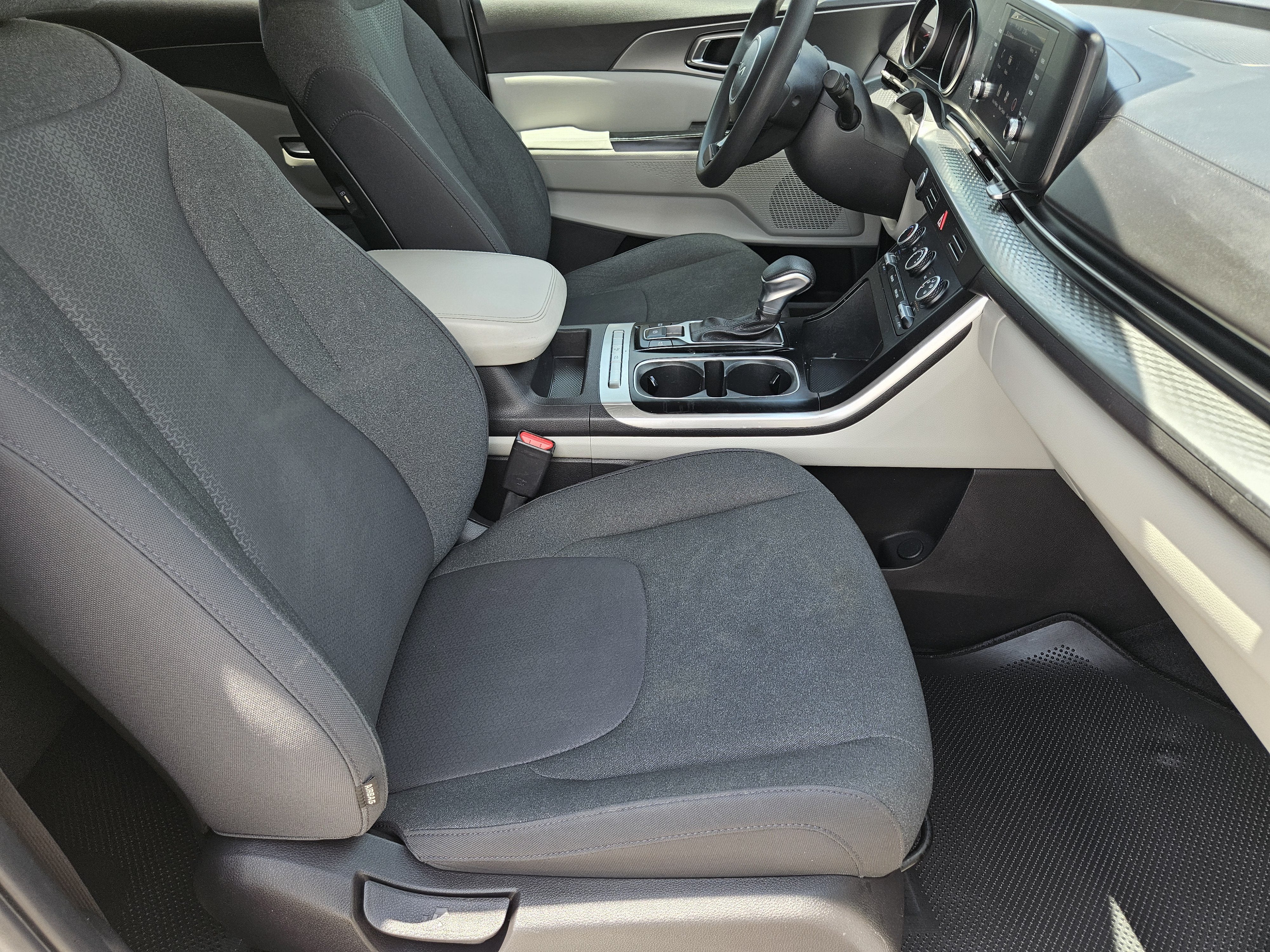 2022 Kia Carnival LX