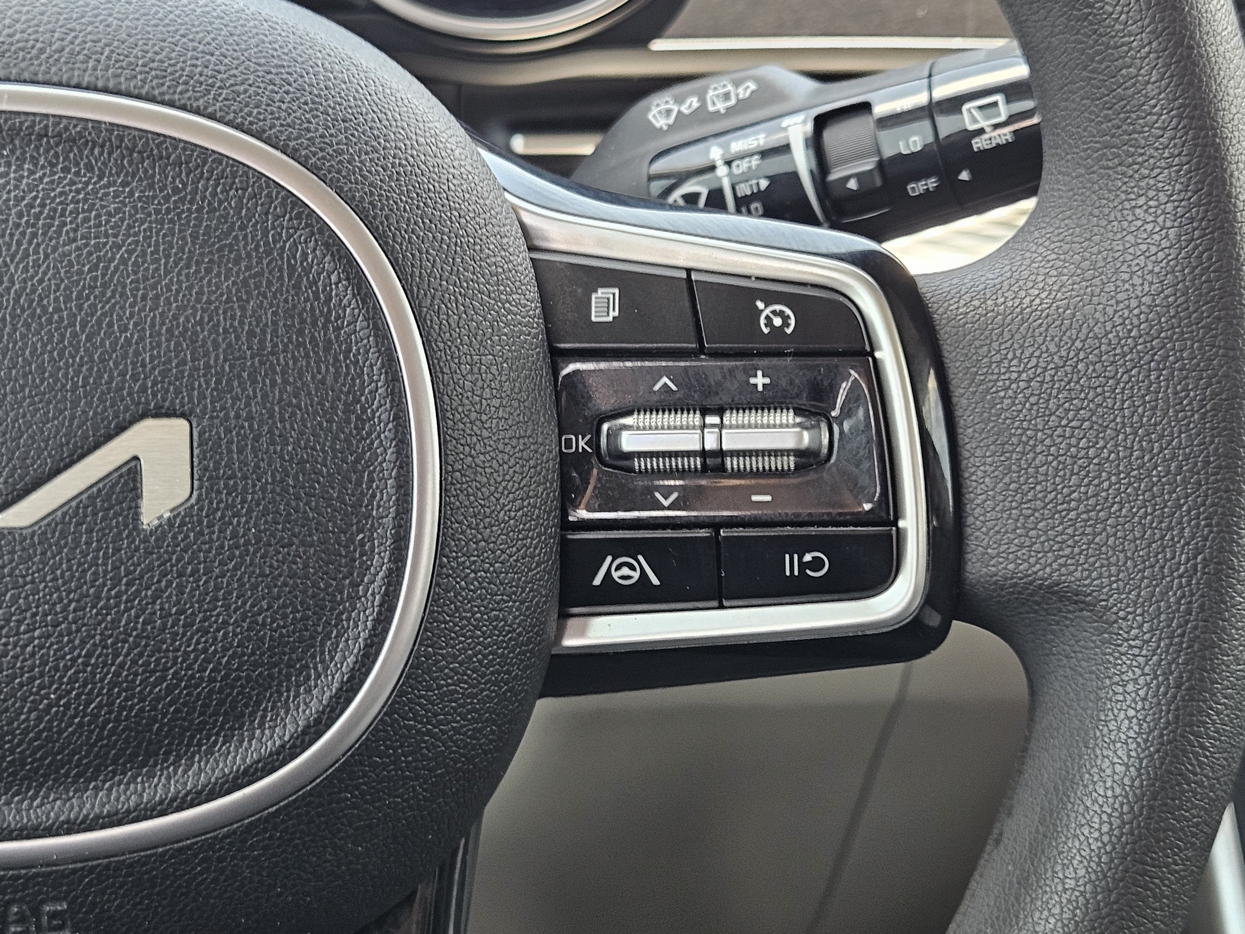 2022 Kia Carnival LX