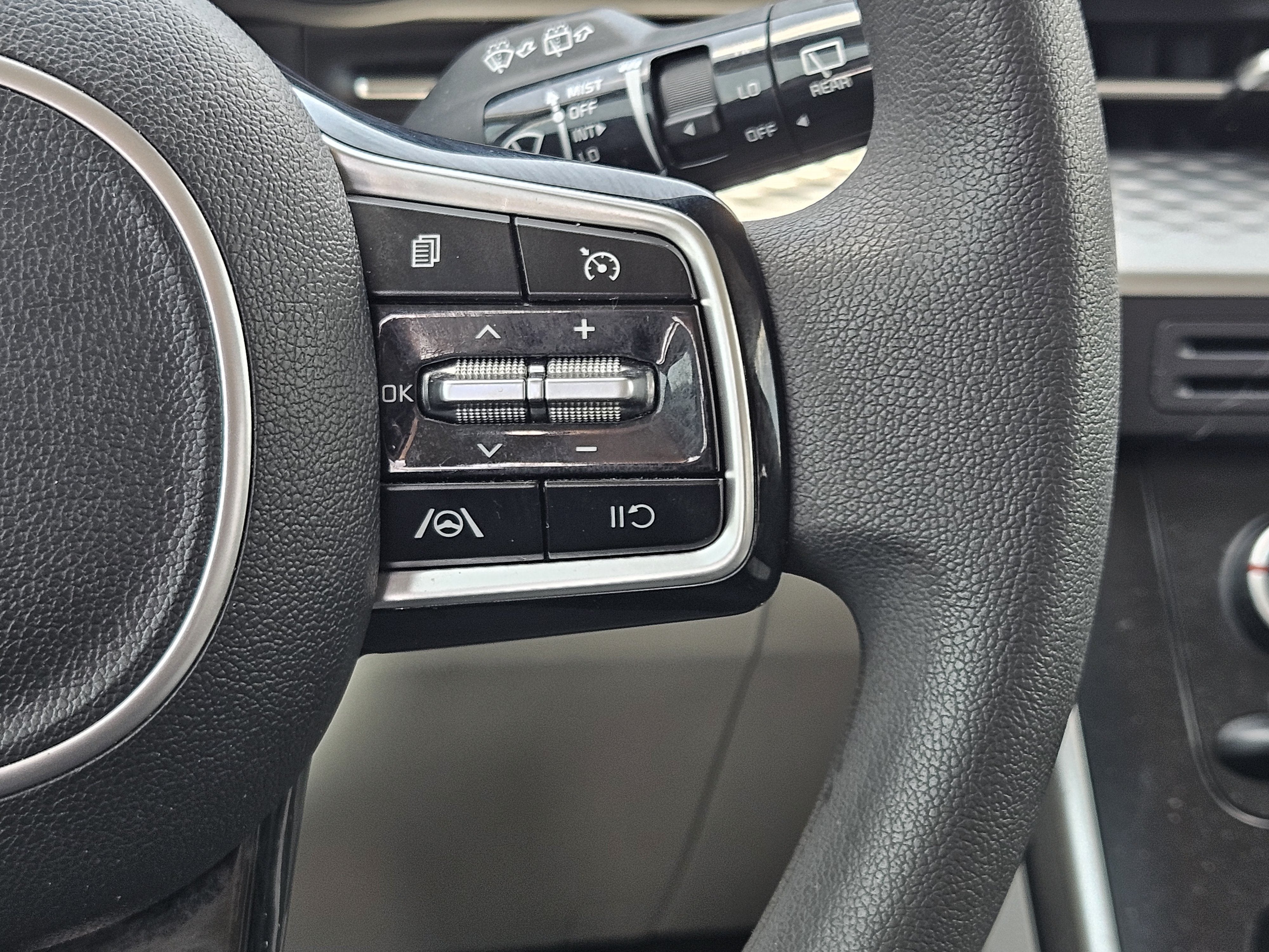 2022 Kia Carnival LX