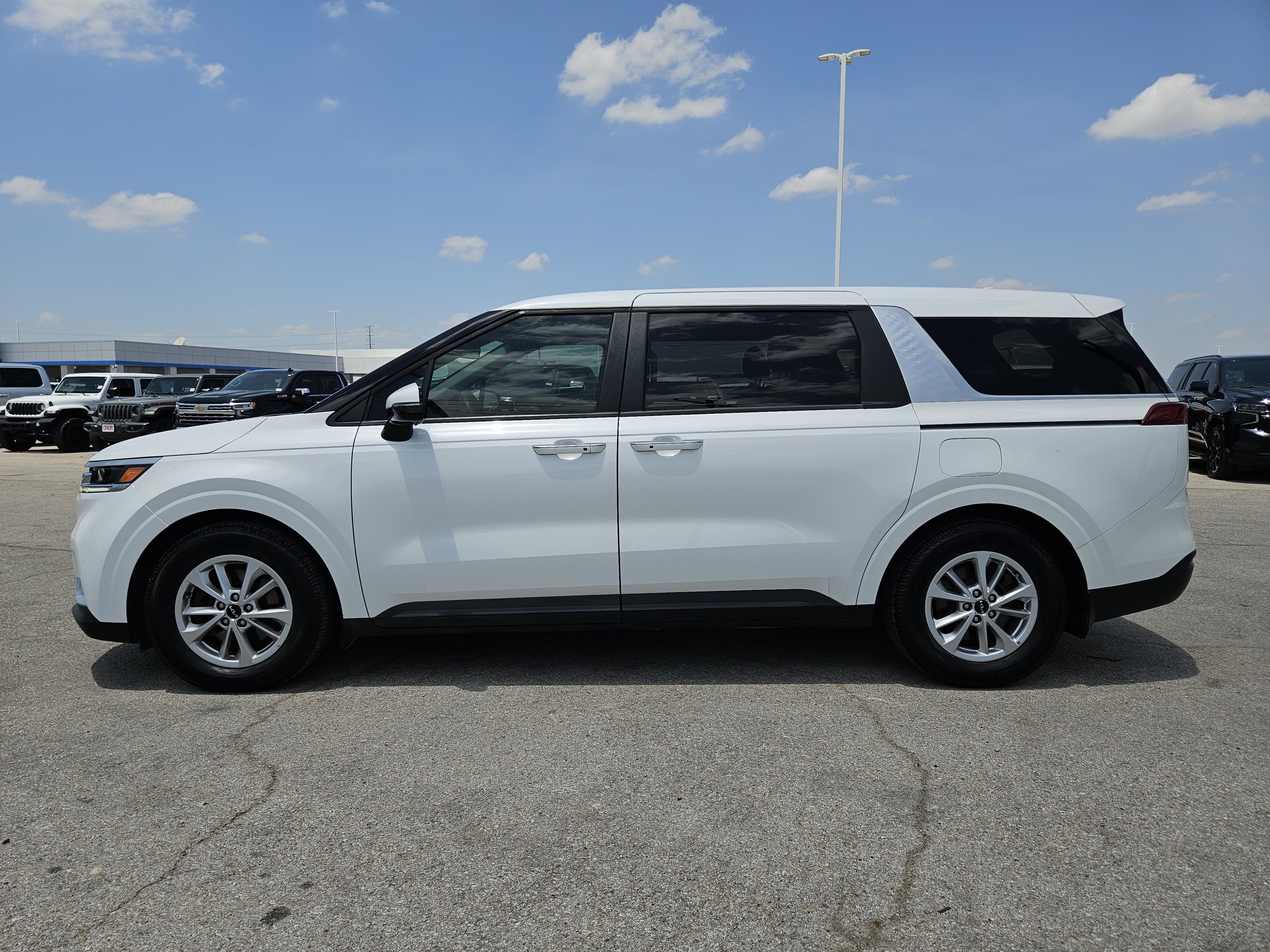 2022 Kia Carnival LX