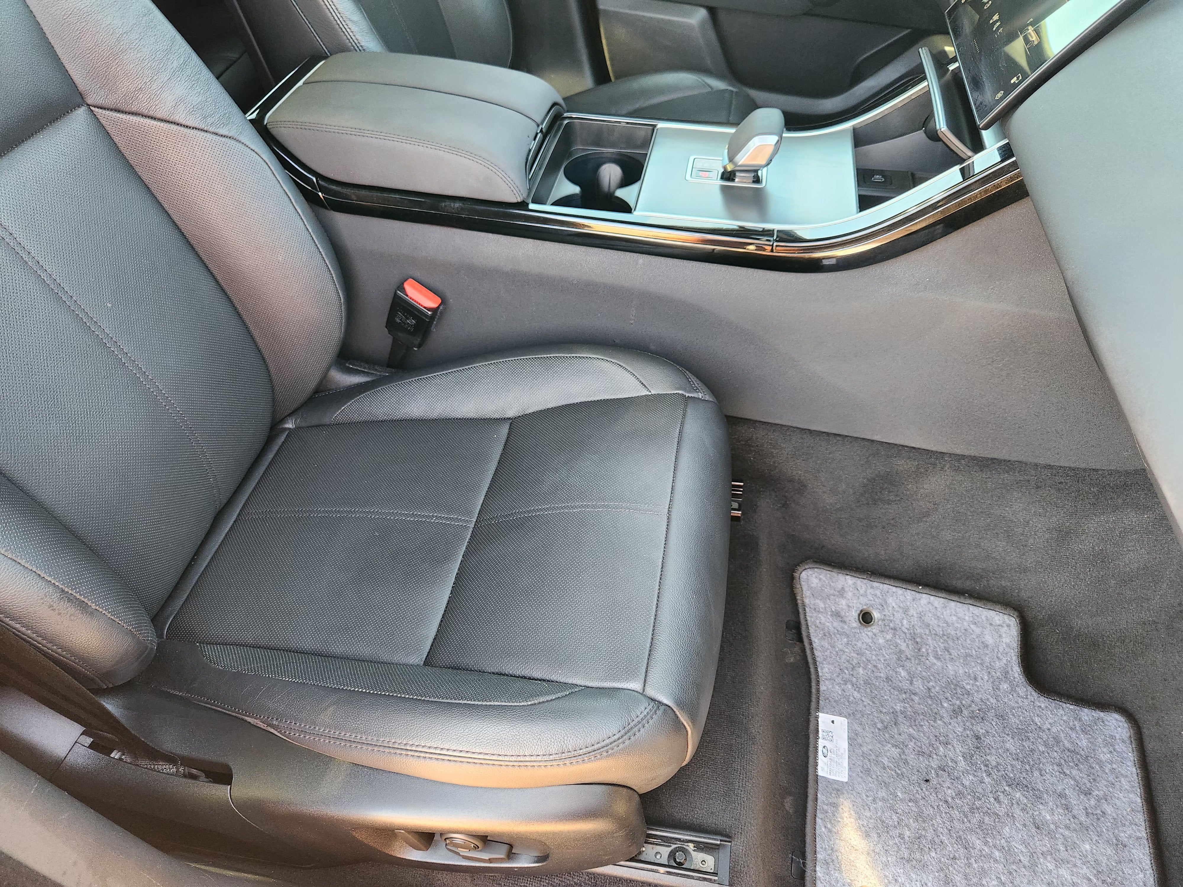 2025 Land Rover Range Rover Velar Dynamic SE