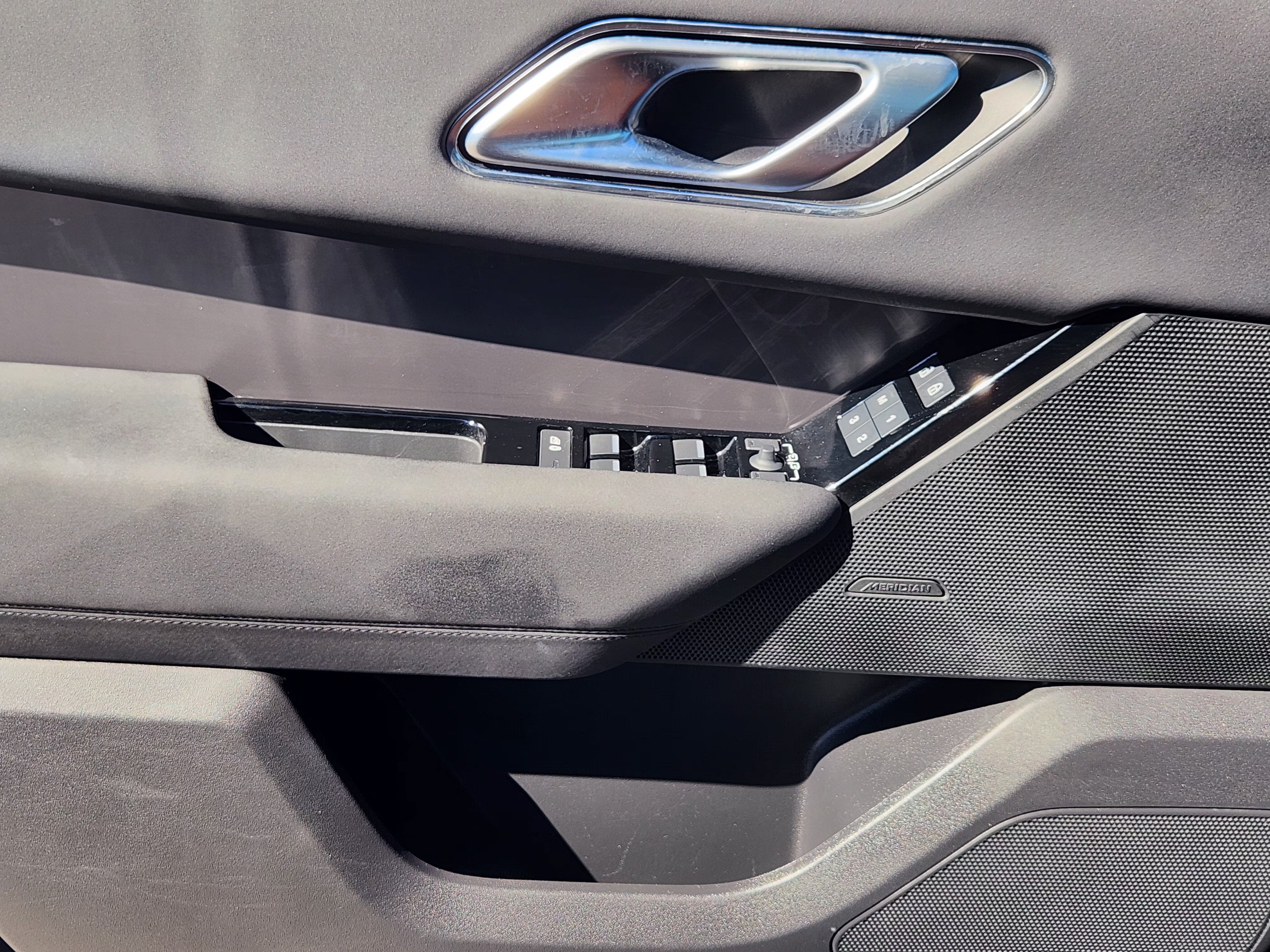 2025 Land Rover Range Rover Velar Dynamic SE