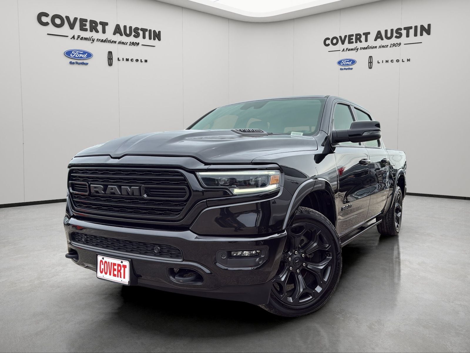 2023 RAM 1500 Limited 4x4 Crew Cab 5'7's photo