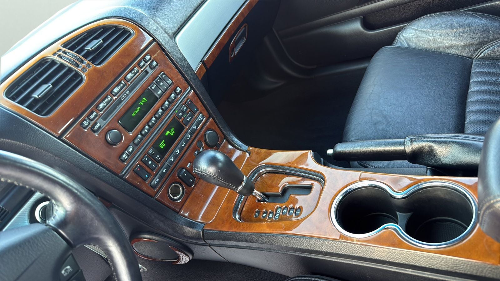 2005 Ford Thunderbird Base