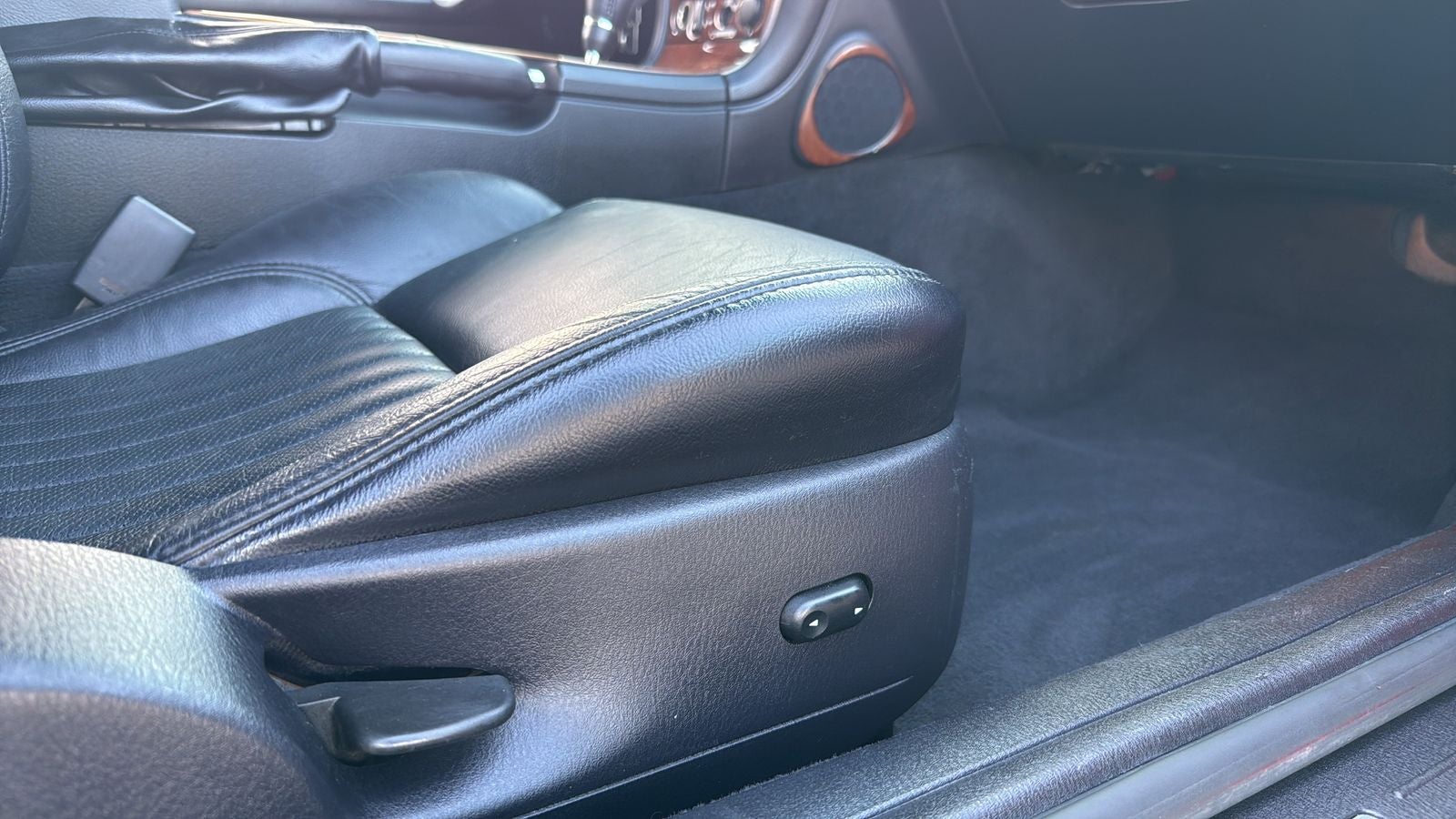 2005 Ford Thunderbird Base