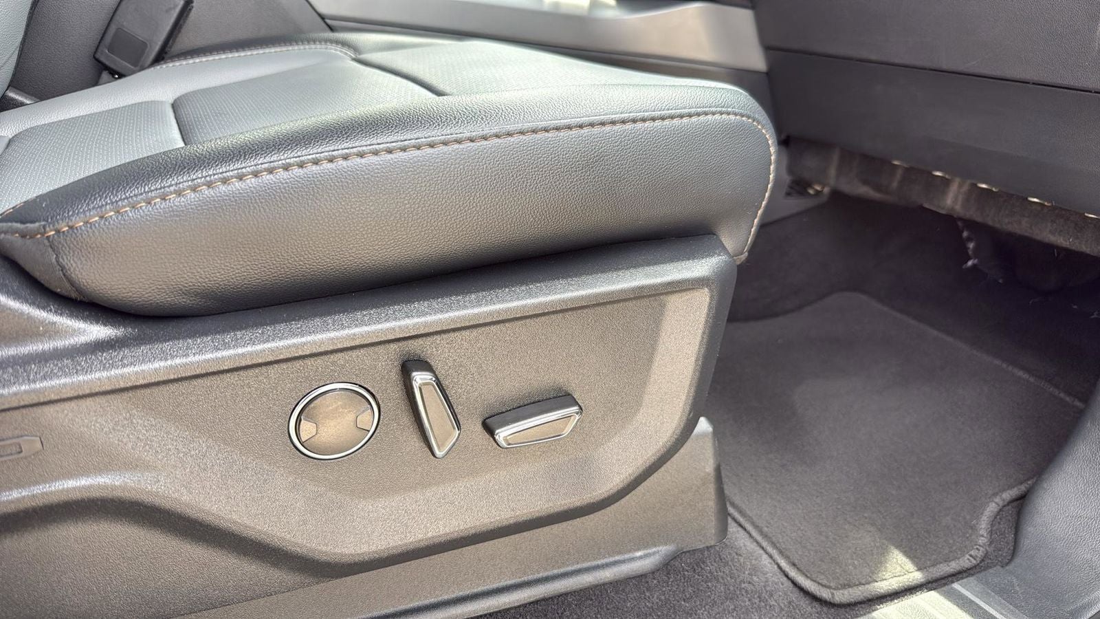 2024 Ford F-150 Lightning Lariat