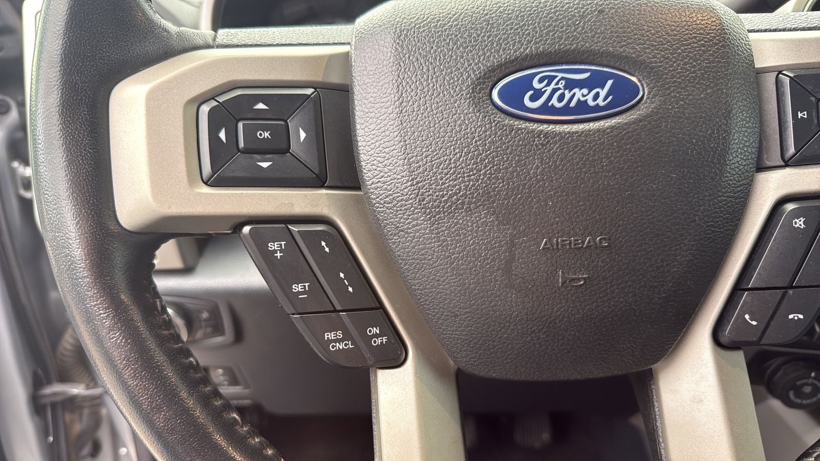 2022 Ford F-350SD Lariat