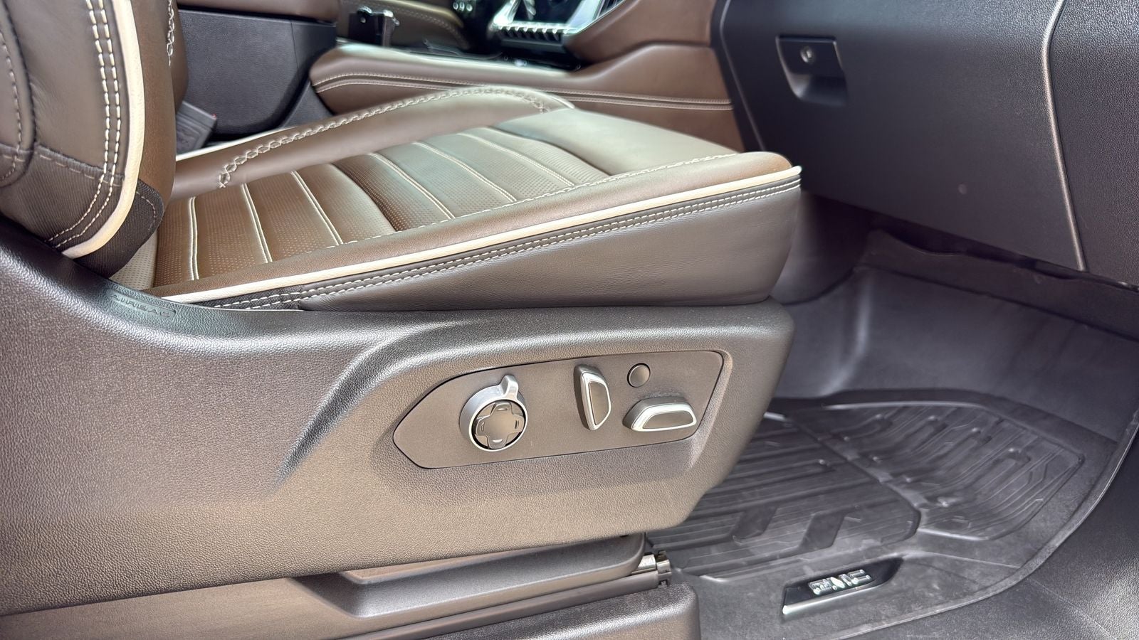2025 GMC Yukon Denali Ultimate