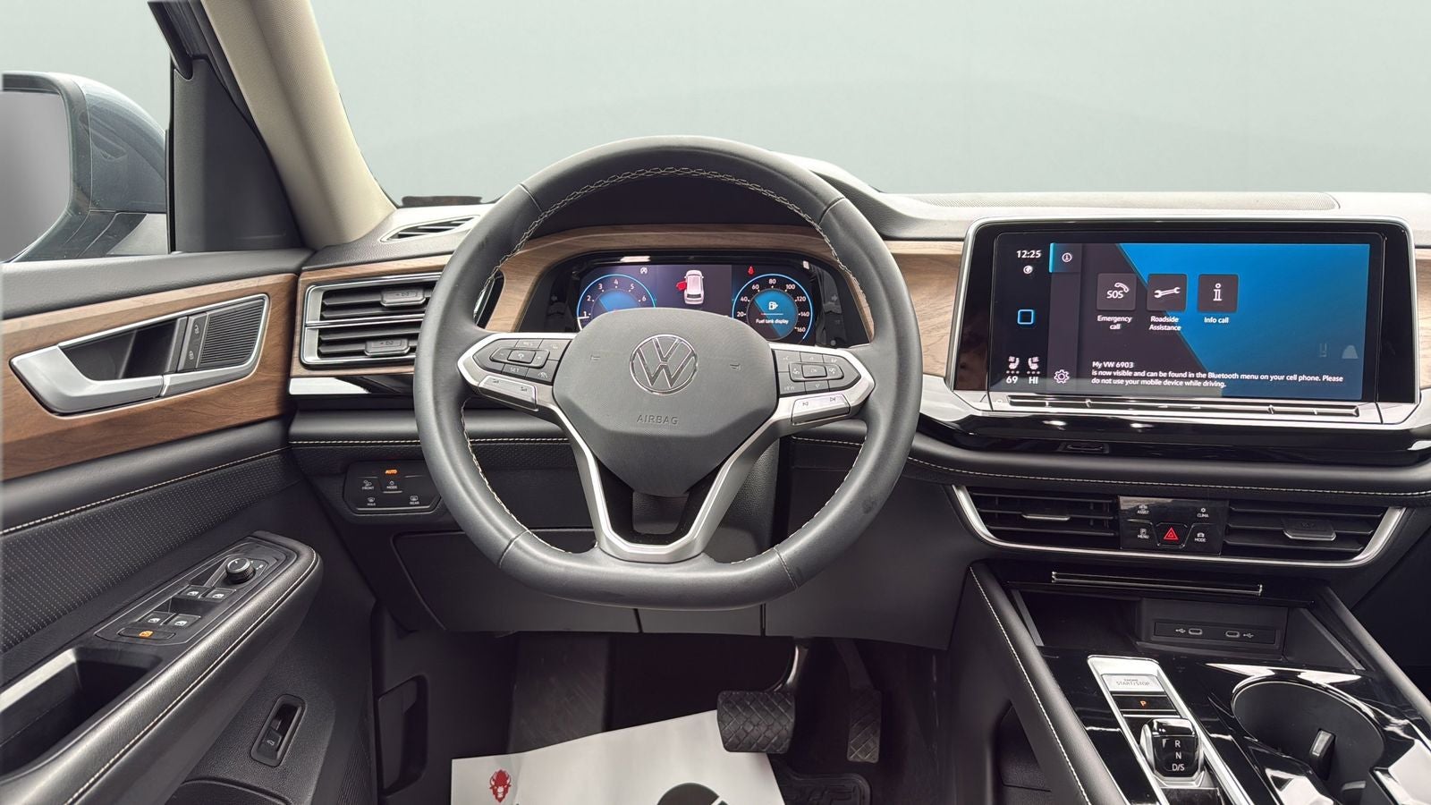 2024 Volkswagen Atlas 2.0T SE w/Technology