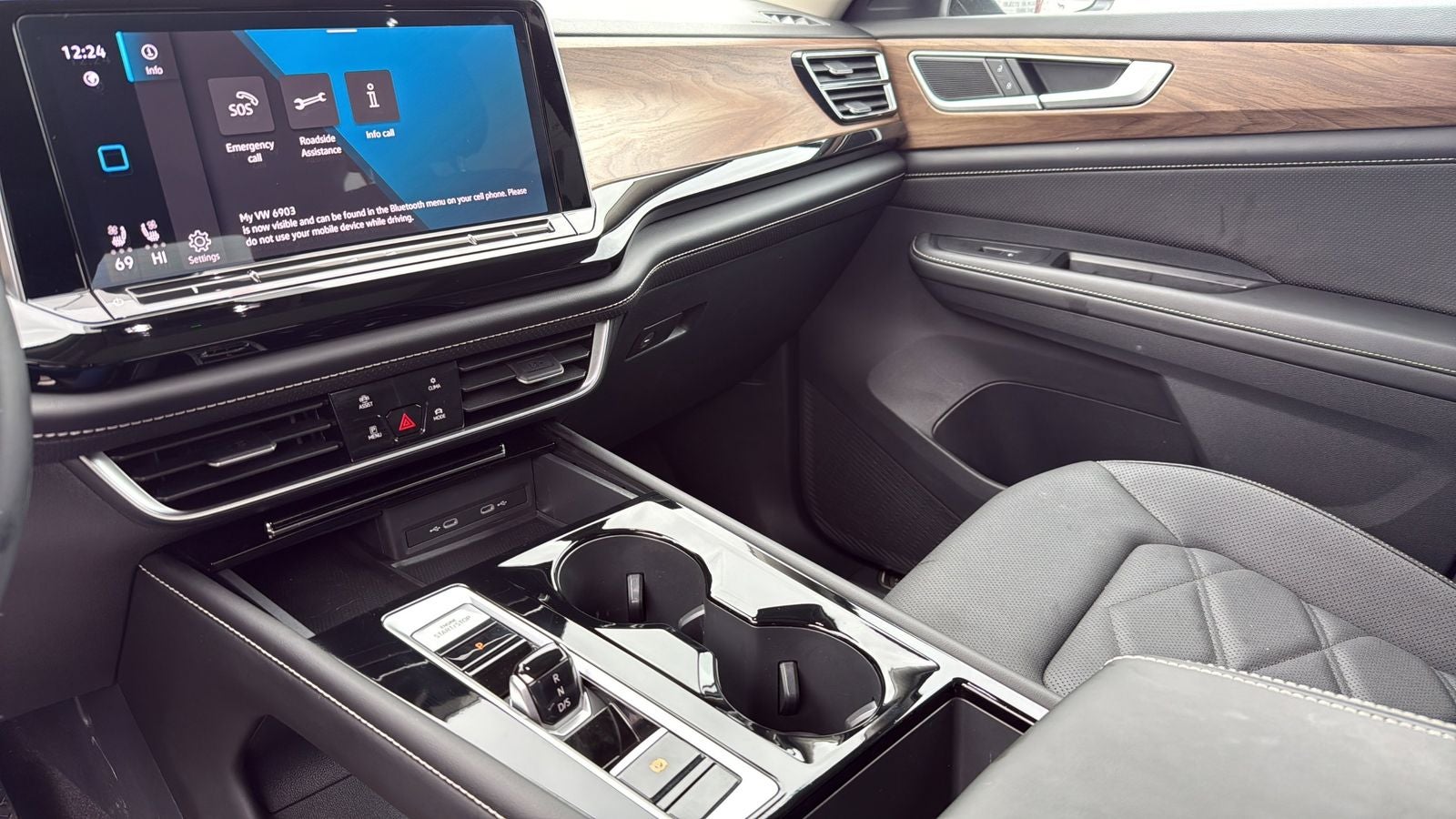 2024 Volkswagen Atlas 2.0T SE w/Technology