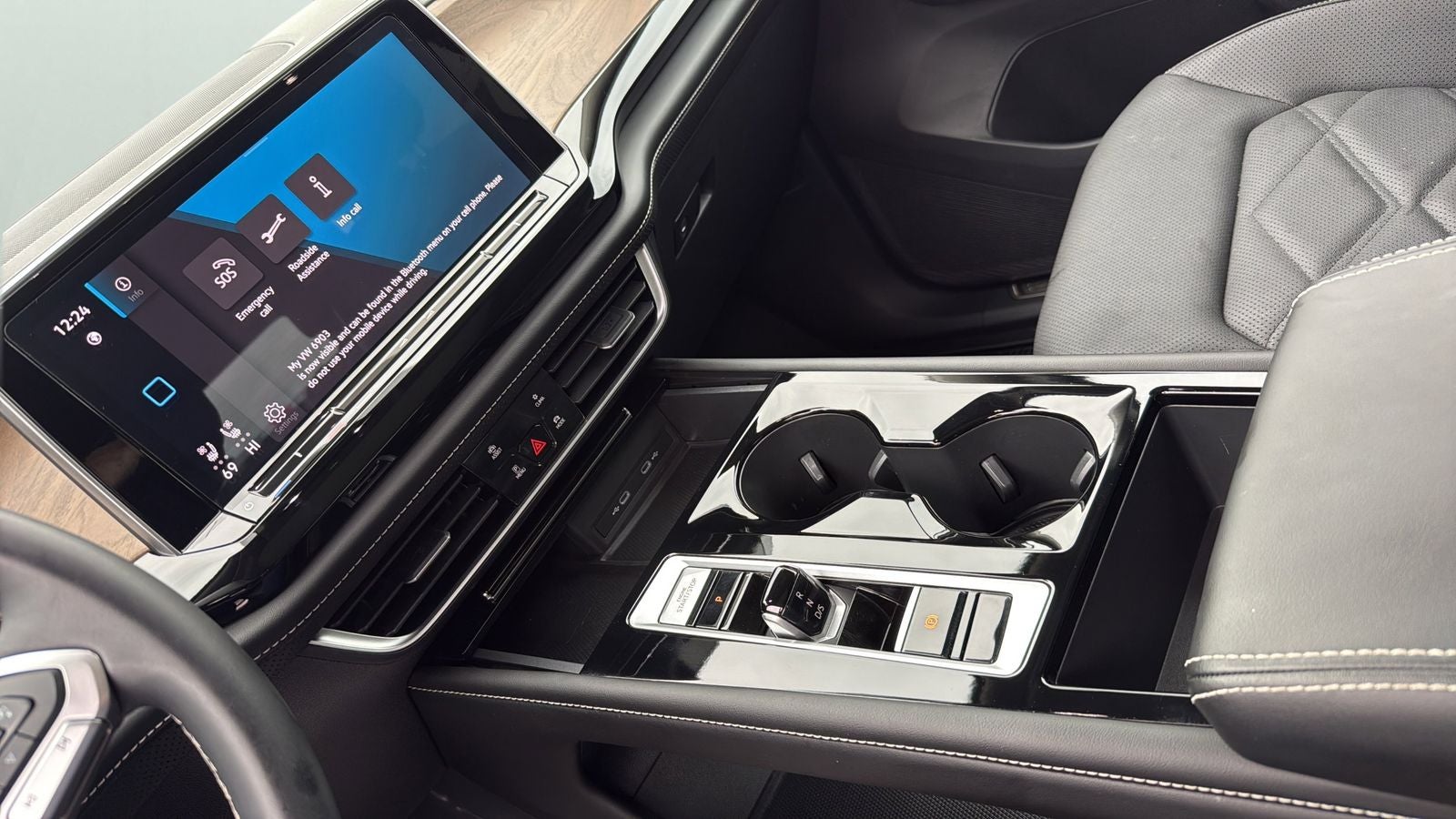 2024 Volkswagen Atlas 2.0T SE w/Technology