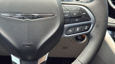 2023 Chrysler Pacifica Hybrid Touring L