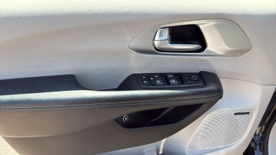 2018 Chrysler Pacifica Hybrid Limited
